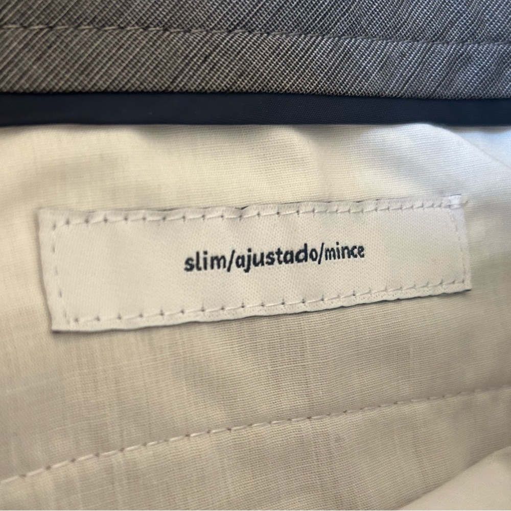 Men's Classic-Fit Wrinkle-Resistant Pleated Chino Pant size 42w x 29L - Picture 8 of 9